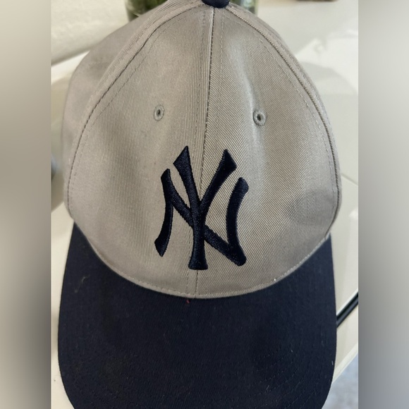 47’ NY Yankees Trucker Hat two tone Grey Navy - Picture 2 of 4